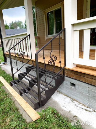 Прямая лестница на металлокаркасе