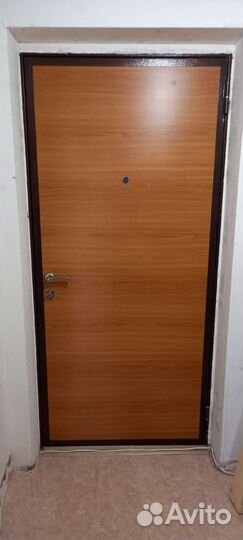 Дверь входная металлическая от застройщика