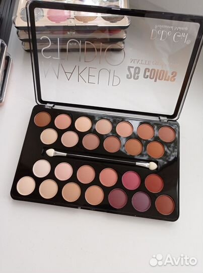 Тени для век