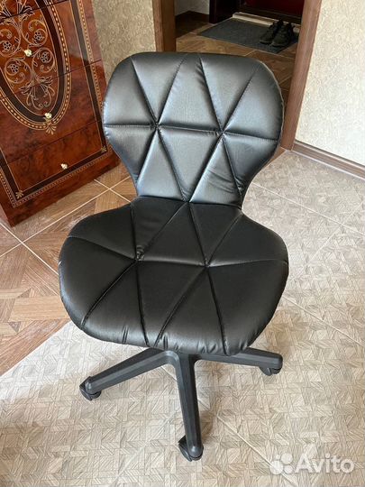 Стул мастера и клиента для маникюра