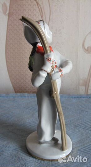Статуэтка. Фарфор. Лыжница. лфз, высший сорт, Высо