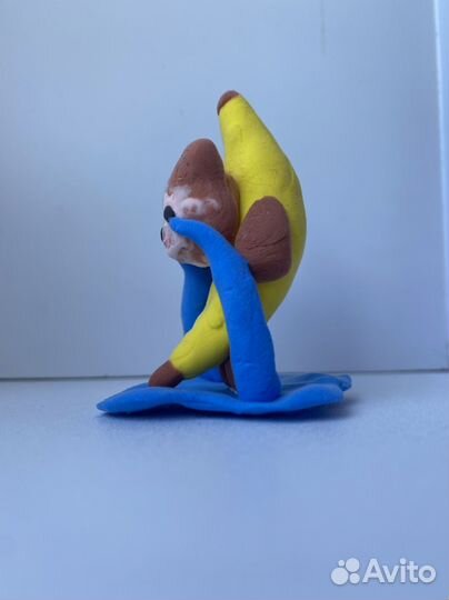 Котик в банане мем