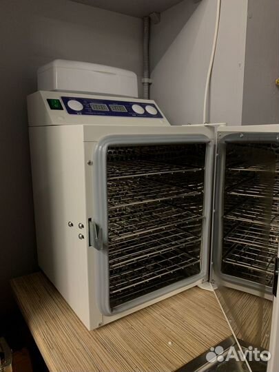 Место мастеру по ресничкам и бровист/маникюр