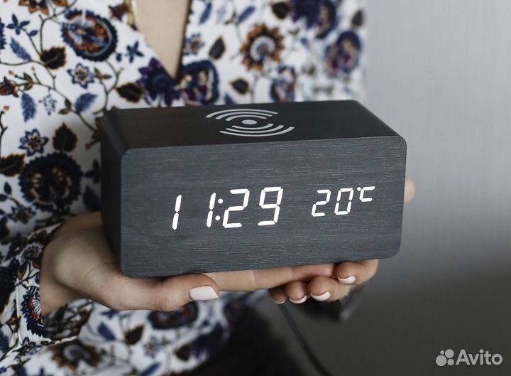 Настольные часы/ беспроводная зарядка