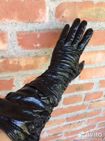 Перчатки новые женские кожа лак