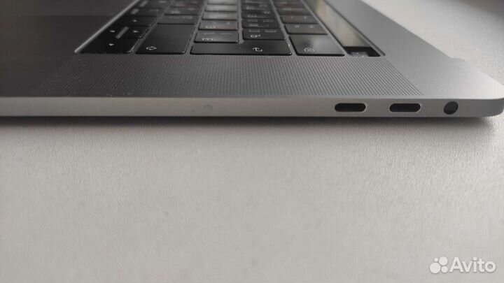 Продам топкейс MacBook Pro 15 a1990