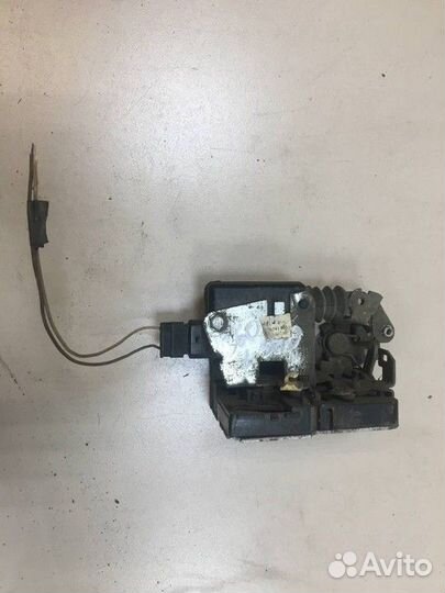 Замок задней левой двери Renault Logan