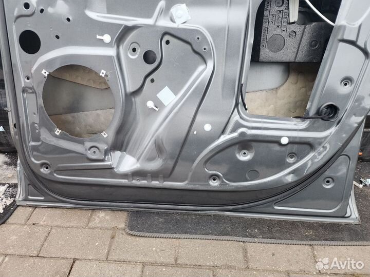 Audi Q7 4L Дверь передняя правая 92066220
