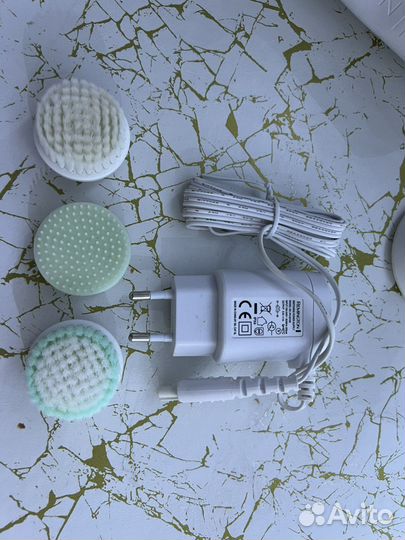 Прибор для чистки и массажа лица Remington FC1000