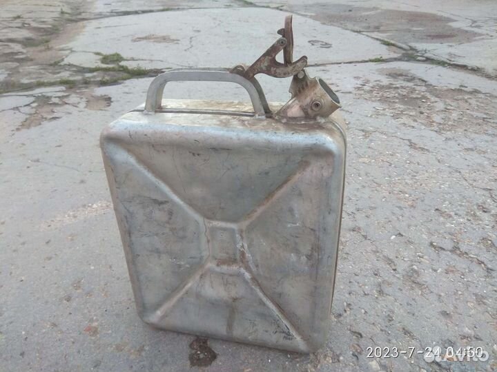 Канистры металлические 20 литров