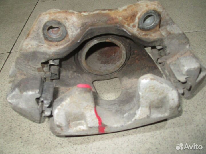 Суппорт передний правый VW Polo Sedan