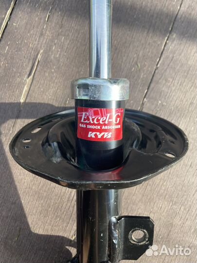 Амортизатор передний правый Toyota Camry V40