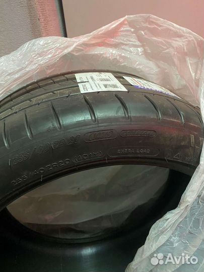 Michelin Pilot Super Sport 255/40 R20