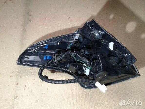 Фонарь задний правый Toyota RAV-4 (CA40)