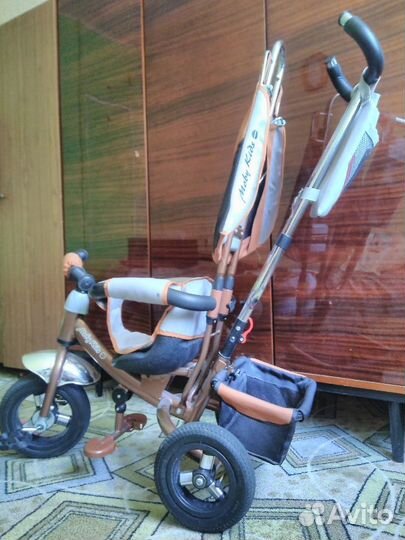 Детский велосипед с ручкой
