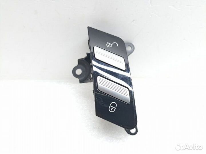 Кнопка центрального замка передняя левая