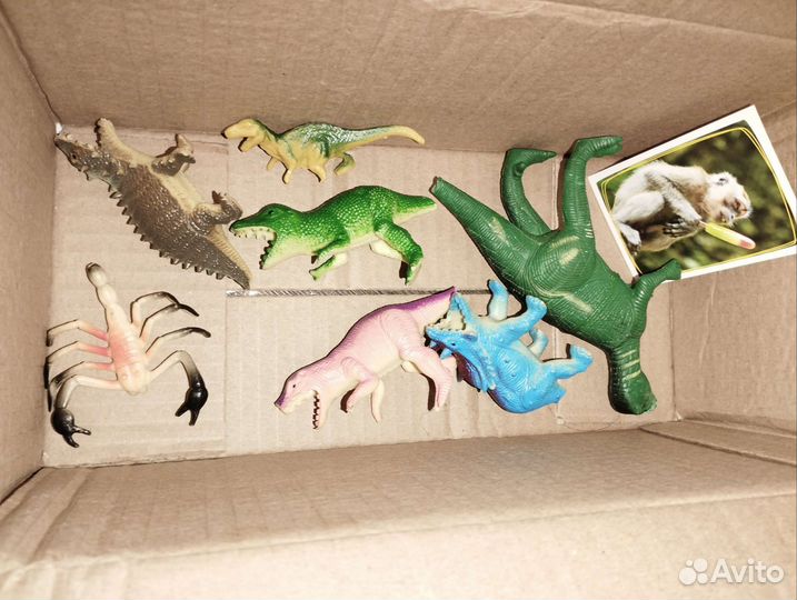 Фигурки динозавров