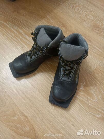 Лыжные ботинки