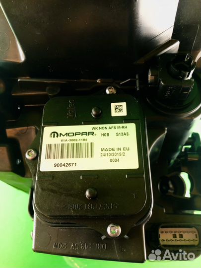 Фара правая Mopar Jeep Grand Cherokee WK2