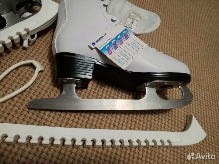 Коньки фигурные 36 размер новые