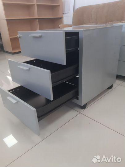 Тумба металлическая выкатная