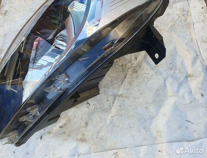 Фара Renault Trafic III (2014-2021)