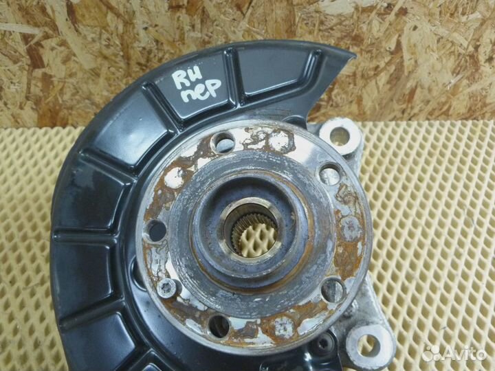 Кулак поворотный передний правый VW Passat B7 2011-2015 (3C0407254F)