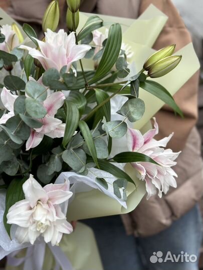 Букет из махровой лилии розовая лилия