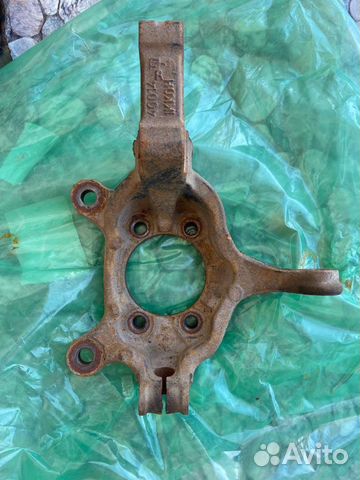 Поворотный кулак Nissan Juke