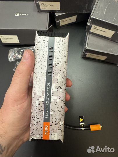 Автомобильный насос power bank 7500 MaH zeekr