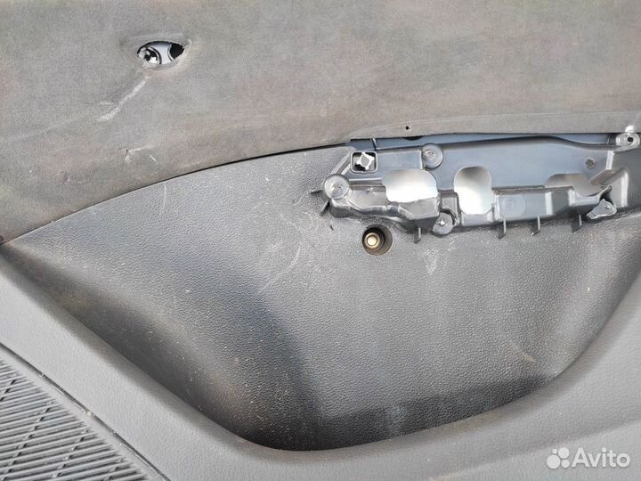 Обшивка двери (задняя правая) (Audi Q8)