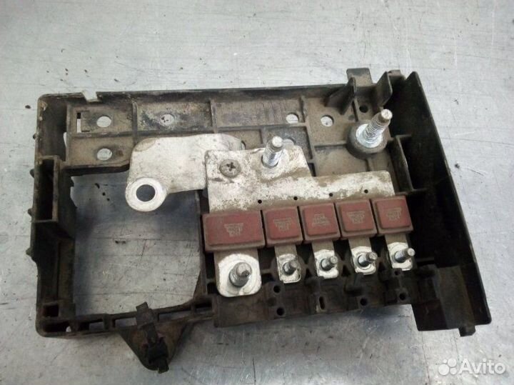 Блок предохранителей Opel Astra J 2010