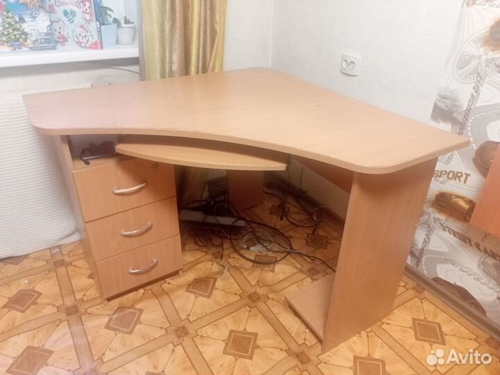 Стол школьный