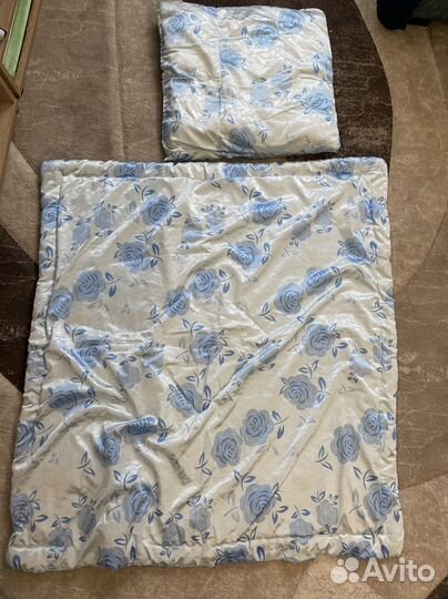 Детское одеяло и подушка в кроватку