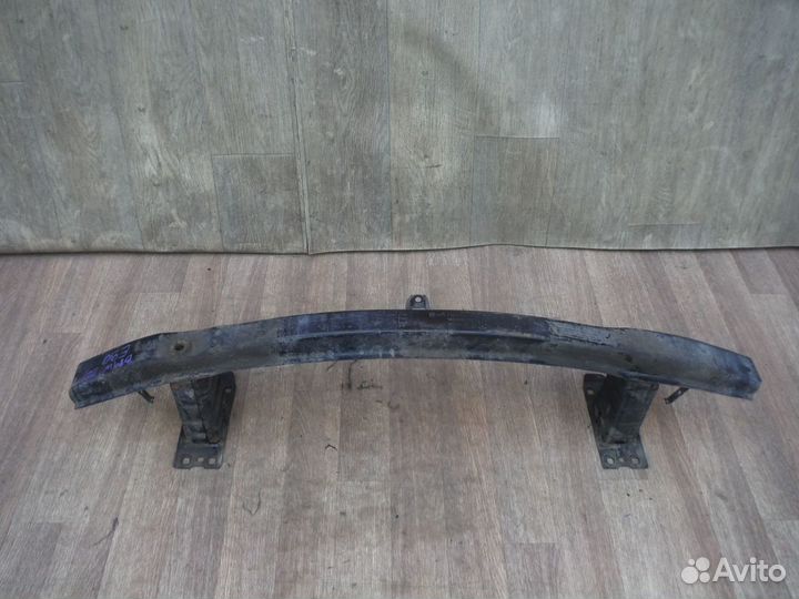 Усилитель переднего бампера BMW 3 E90 2010