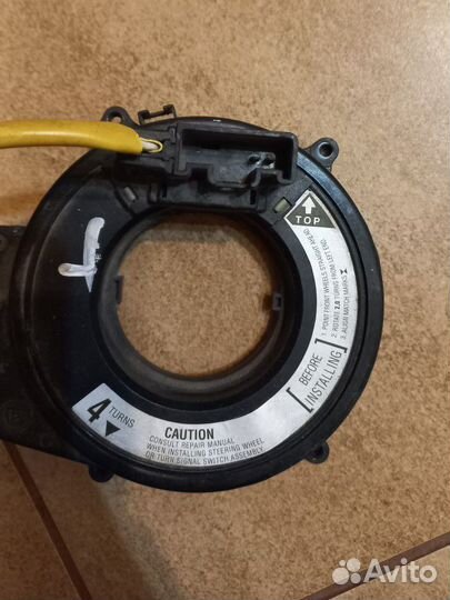 Продам шлейф подрулевой Toyota Avensis унив-л 1,8