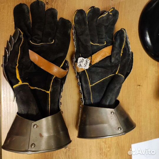 Рыцарские перчатки