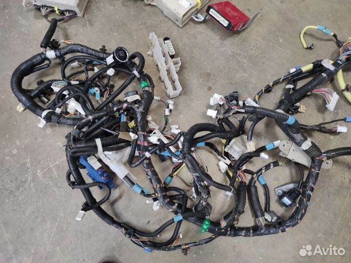 Проводка crown majesta uzs186