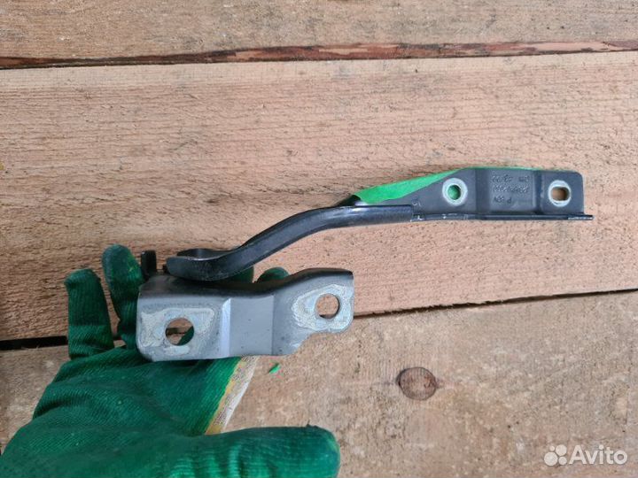 Петля капота левая Chery Tiggo7 2020