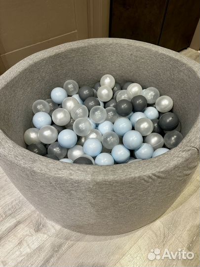 Сухой бассейн с шариками