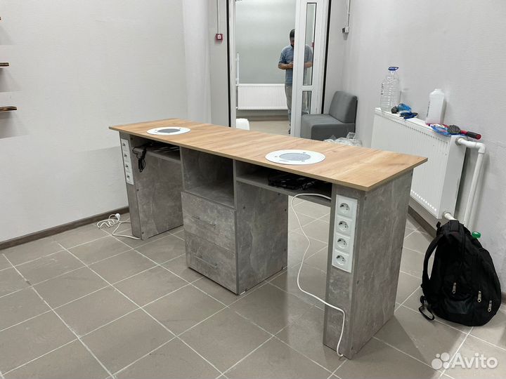 Маникюрный стол