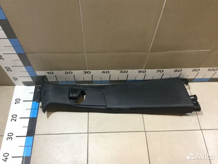 Обшивка стойки средней Гранд Чероки WK2 после 2010