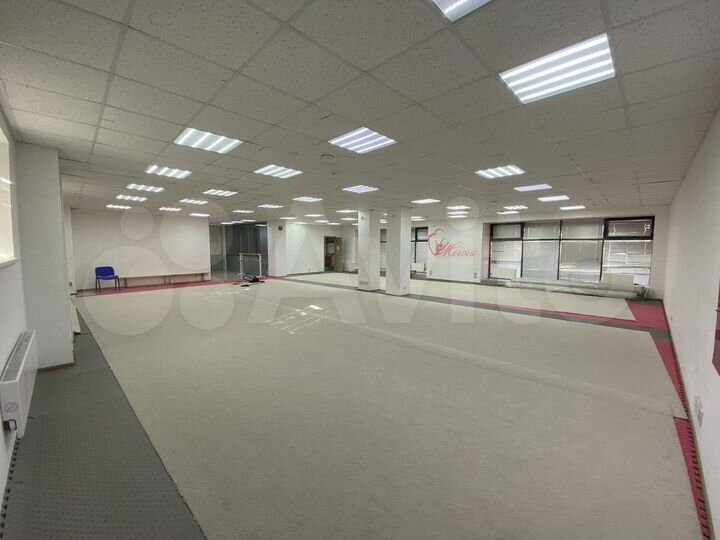 Сдам торговое помещение, 292 м²