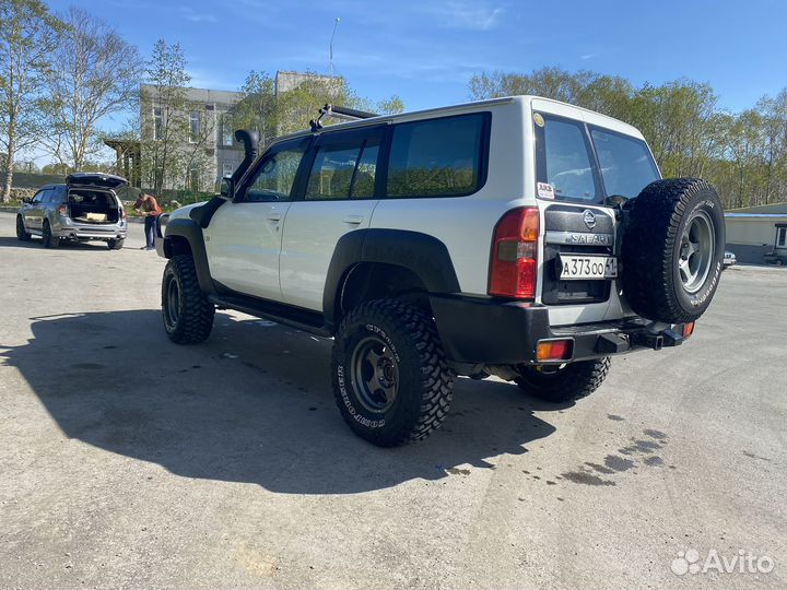 Задний бампер с усилителем