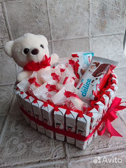 Сладкие букеты.Сердце киндер. Подарок к празднику