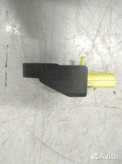 Датчик удара задний левый Toyota Land Cruiser