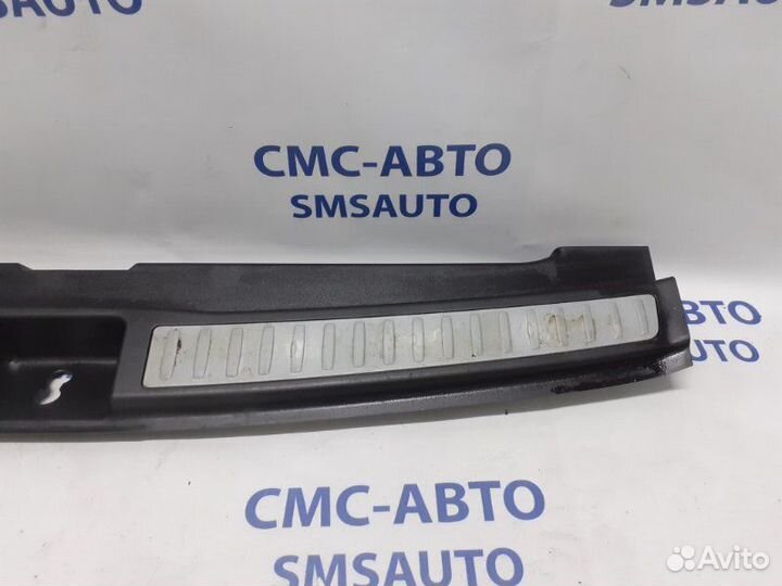 Накладка замка багажника Mercedes-Benz Ml W166