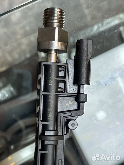 Форсунка инжектор BMW 50i F15. N63 13648627842