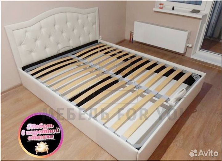 Кровать с мягким изголовьем