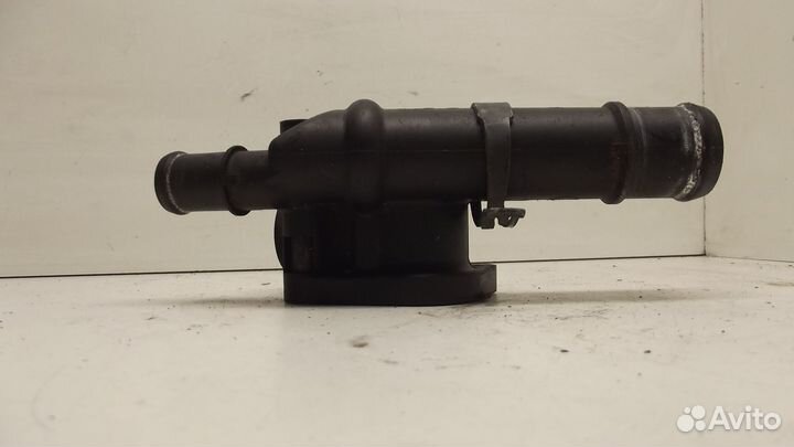 Фланец системы охлаждения 03G121132B Фольксваген